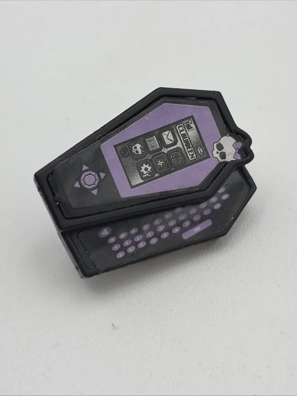 Monster High Dawn of the Dance Clawdeen Wolf Purple iCoffin Phone